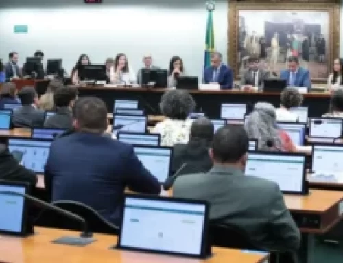 CCJ da Câmara adia análise de PEC sobre redução da maioridade penal
