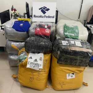 Quase meia tonelada de camisas esportivas falsificadas são apreendidas em Boa Vista