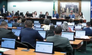 CCJ da Câmara aprova PEC que reduz maioridade penal; texto segue para comissão especial