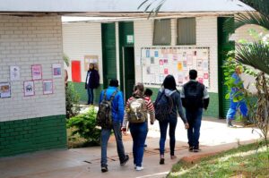 Projeto no Senado prevê pausas para descanso nas escolas e espaços de acolhimento para alunos neurodivergentes