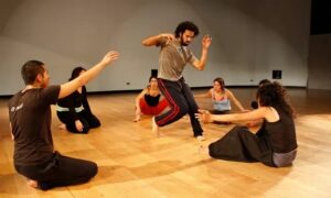 Programa oferta aulas gratuitas de teatro em Roraima