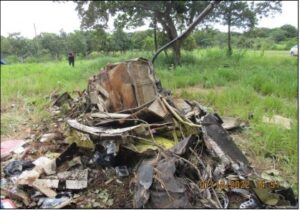 Helicóptero que caiu e matou duas pessoas na região do Água Boa tinha certificado para voo vencido