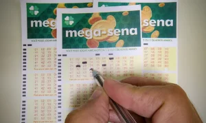 Mega-Sena acumula e pode pagar R$ 100 milhões neste domingo