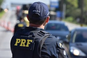 Foragido por assassinato fornece dados do irmão para enganar policiais, mas acaba preso na BR-174, em Boa Vista
