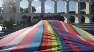 Veja como identificar e denunciar violações de direitos humanos contra pessoas LGBTQIA+