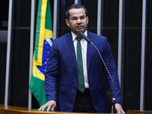 Após votar a favor da retirada de autistas nível 1 e pessoas com síndrome de down do BPC, deputado Defensor Stelio Dener distorce os fatos e tenta confundir população