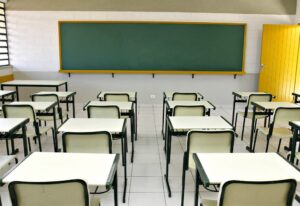 Ministério Público abre inquérito para apurar falta de professores e fechamento de turma de alunos em escola municipal de Iracema