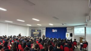 Polícia Civil orienta mais de 180 estudantes sobre crimes cibernéticos e riscos das drogas