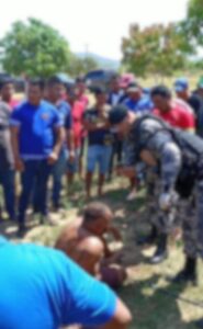 Homem é linchado e arrastado pelos pés por suspeita de esfaquear e estuprar menina na zona rural de Boa Vista