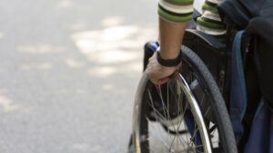 Acessibilidade: entenda as barreiras que afetam o cotidiano das pessoas com deficiência