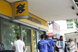 Bancários fazem paralisação nacional de 24 horas nesta quinta-feira