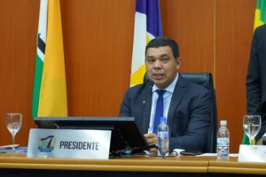 Sampaio não identifica uso de Inteligência Artificial em propaganda e TRE-RR fixa multa por descumprimento na remoção