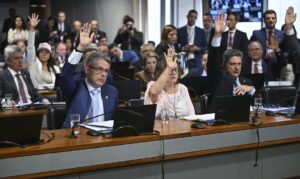 Votação da PEC 6×1 deve ocorrer só após primeiro turno das eleições