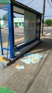 Atos de vandalismo danificam mais de 10 paradas de ônibus em Boa Vista