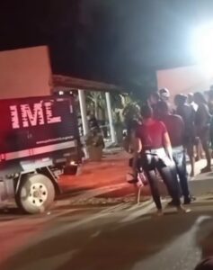 Mulher mata homem a facadas durante bebedeira no Alvorada
