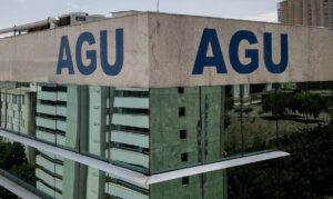 AGU aciona Justiça contra sites suspeitos de vender diplomas falsos