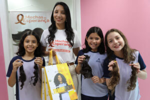 Alunas do Colégio Adventista doam cabelos para produção de perucas