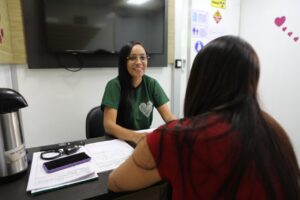 Outubro Rosa: Defensoria Itinerante leva serviços e orientação jurídica para ação do Hospital de Amor