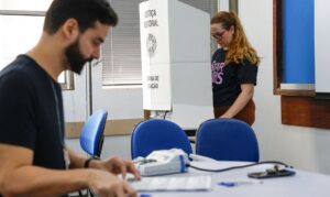 Eleitores vão às urnas hoje para escolher o presidente do país