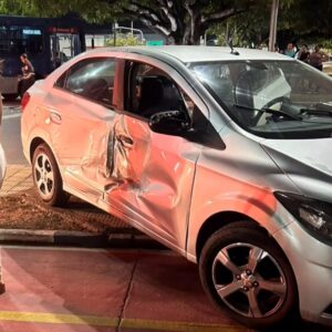 Idoso fica ferido após carro ser atingido por ônibus em cruzamento de Boa Vista