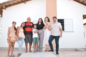 Minha Casa, Minha Vida: mais de 130 famílias recebem casas populares no bairro Laura Moreira