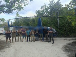 Helicóptero avaliado em R$ 4 milhões é apreendido em área de mata em Roraima