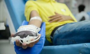 Novas regras ampliam acesso à doação de sangue e permitem doadores acima de 70 anos