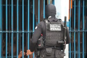Policial penal é preso após agressões contra seguranças em festa e deixa prisão após audiência de custódia em Roraima